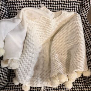 Elegant White Pom-Pom Tree Skirt